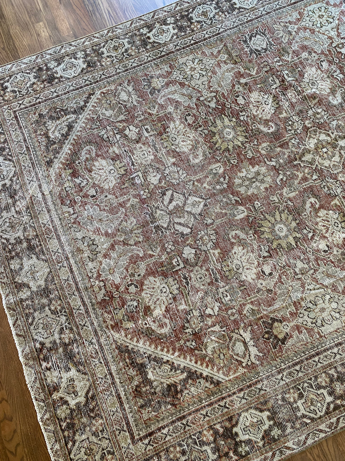 Antique Mahal Wool Area Rug 6’11x10’2” – Hand-Knotted Red Rug | Emre