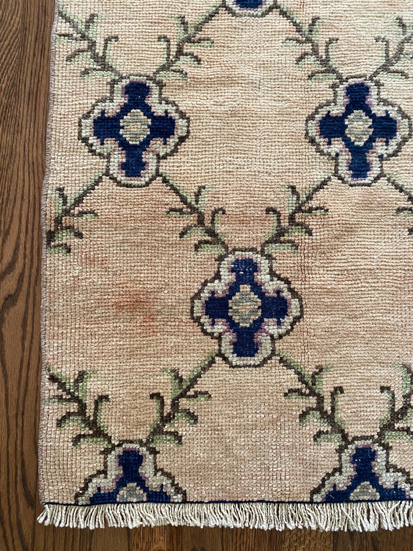 Vivian 2’ x 7’5.5