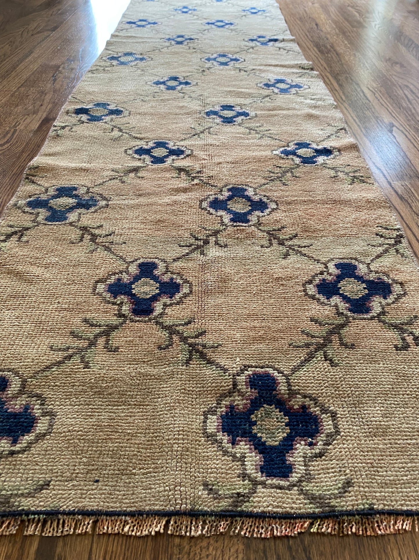 Vivian 2’ x 7’5.5