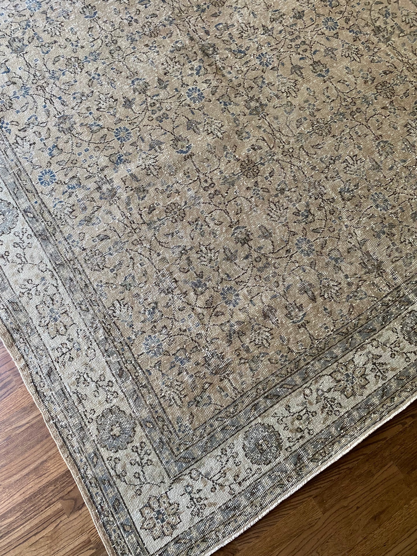 Vintage Turkish Wool Area Rug 7’7’x10’8" – Hand-Knotted Neutral & Blue Floral Rug | Cora