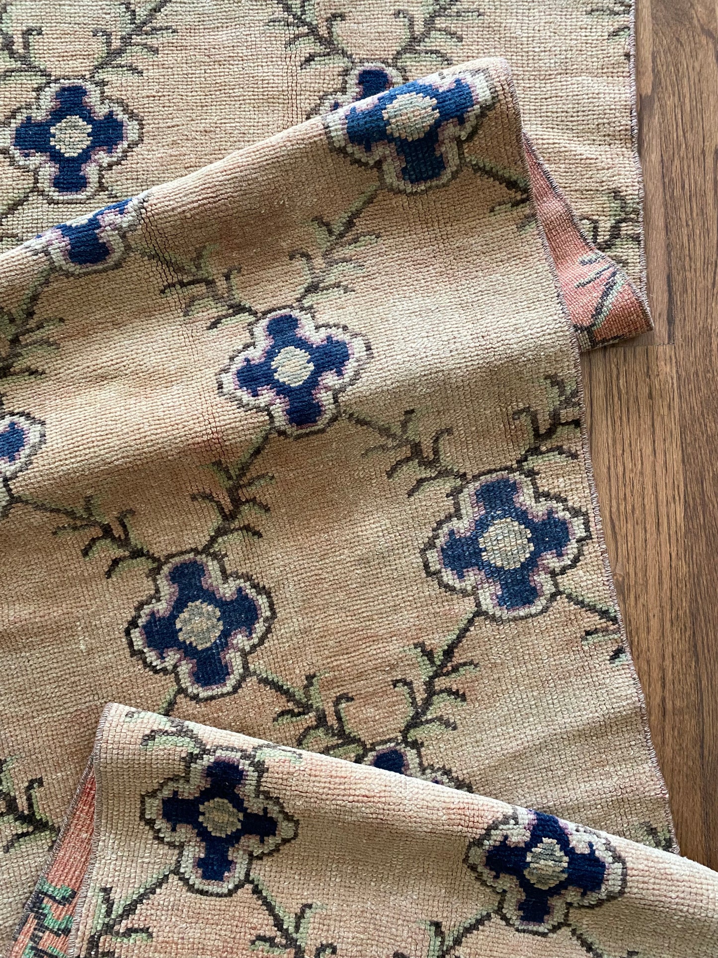 Vivian 2’ x 7’5.5