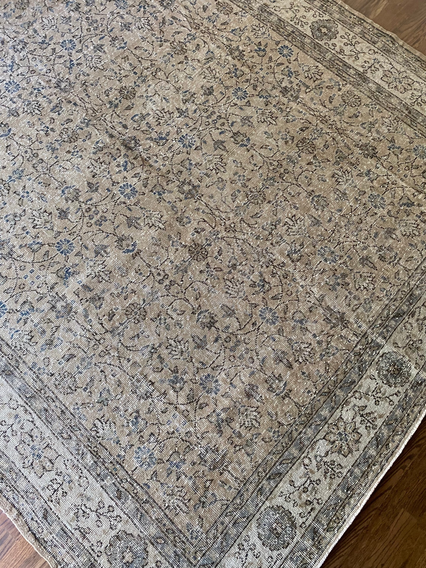 Vintage Turkish Wool Area Rug 7’7’x10’8" – Hand-Knotted Neutral & Blue Floral Rug | Cora