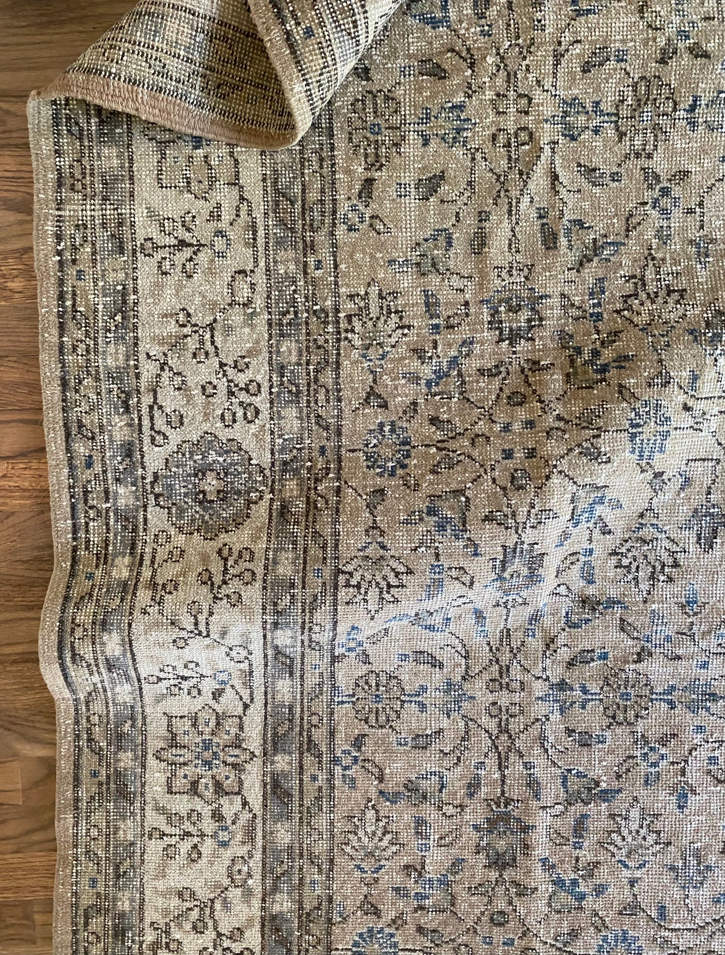 Vintage Turkish Wool Area Rug 7’7’x10’8" – Hand-Knotted Neutral & Blue Floral Rug | Cora