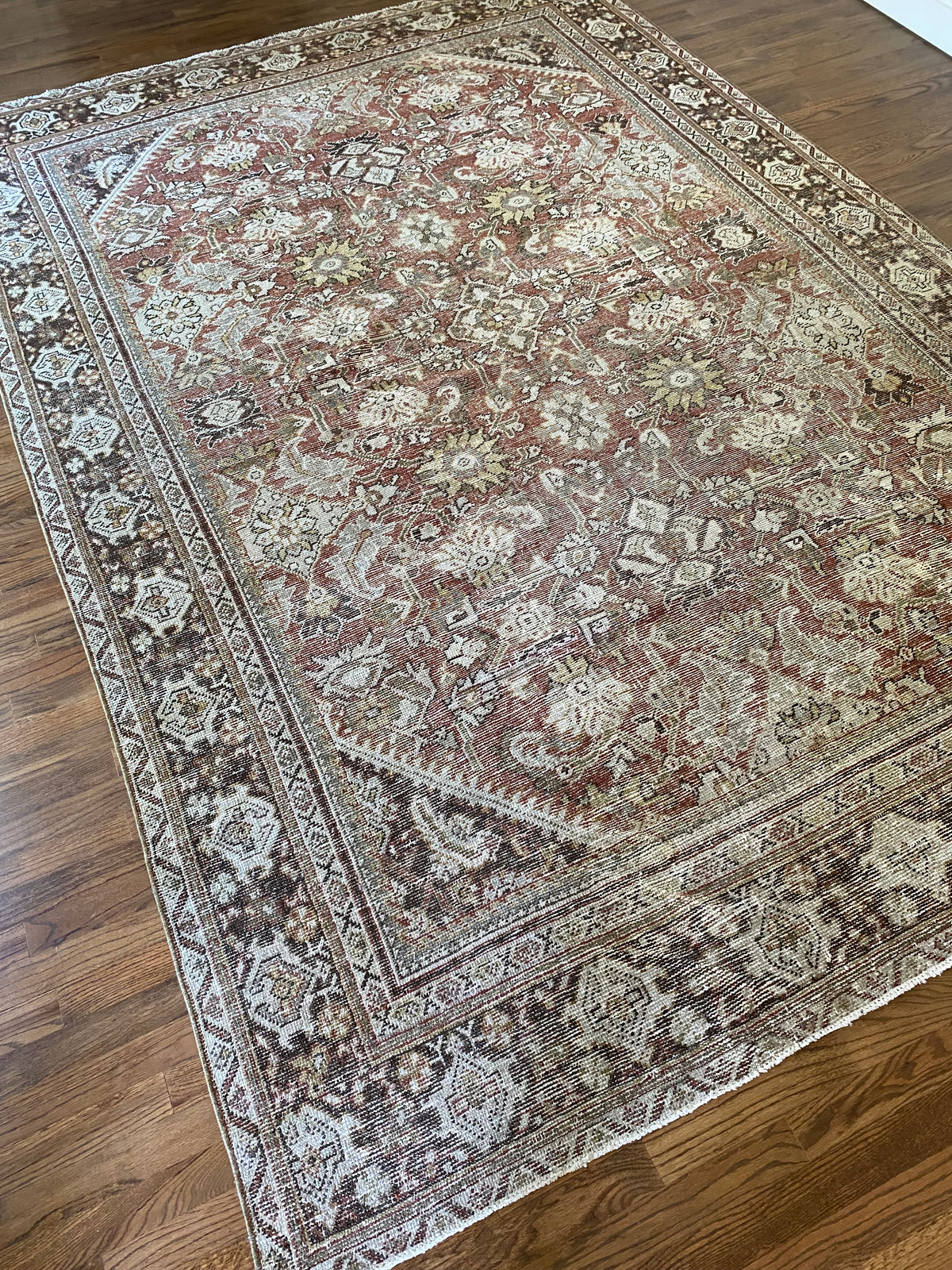 Antique Mahal Wool Area Rug 6’11x10’2” – Hand-Knotted Red Rug | Emre