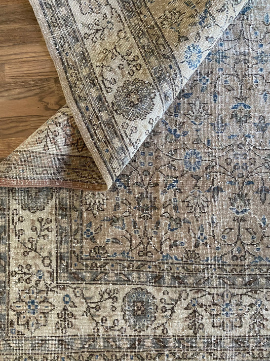 Vintage Turkish Wool Area Rug 7’7’x10’8" – Hand-Knotted Neutral & Blue Floral Rug | Cora