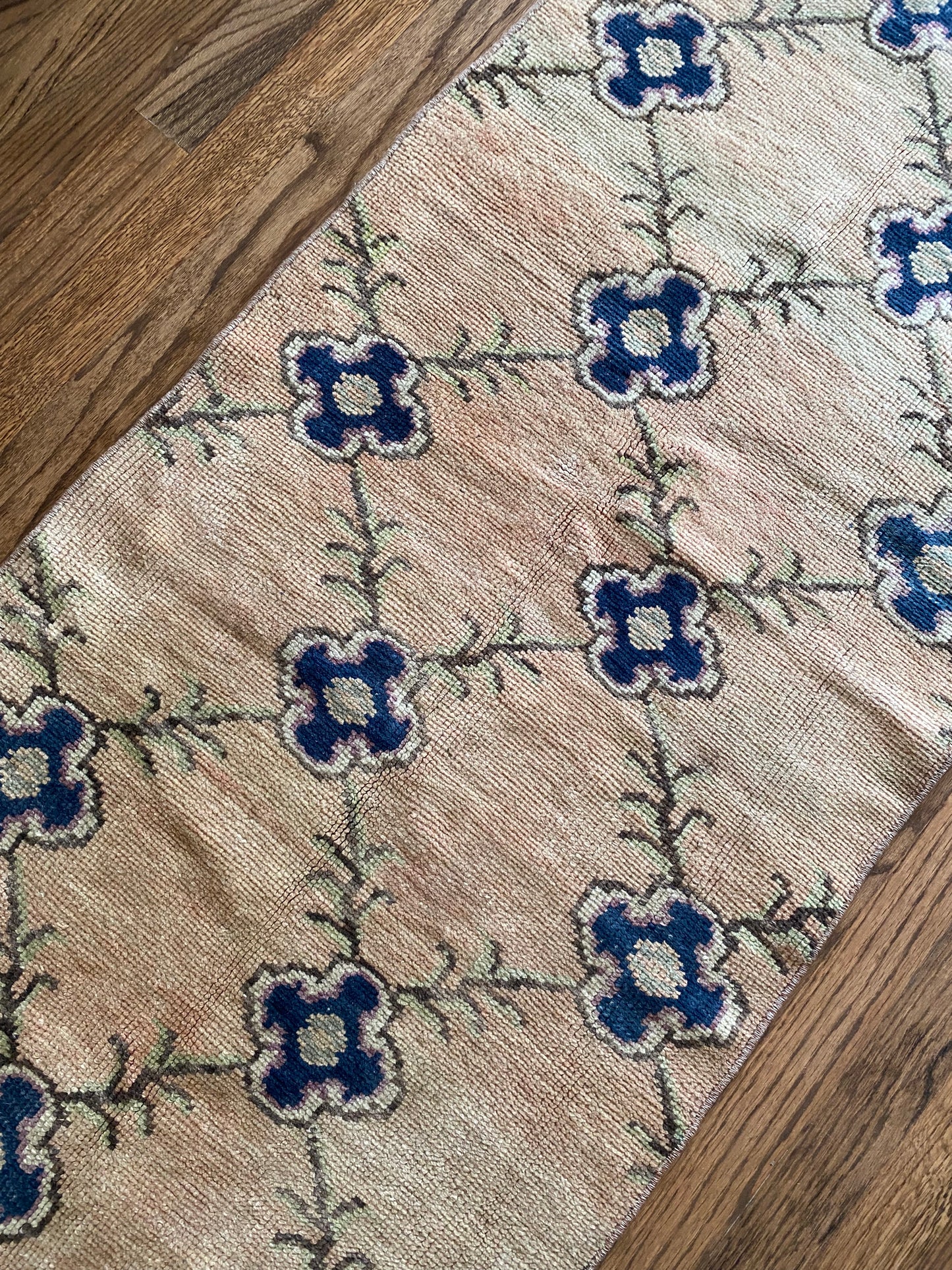 Vivian 2’ x 7’5.5