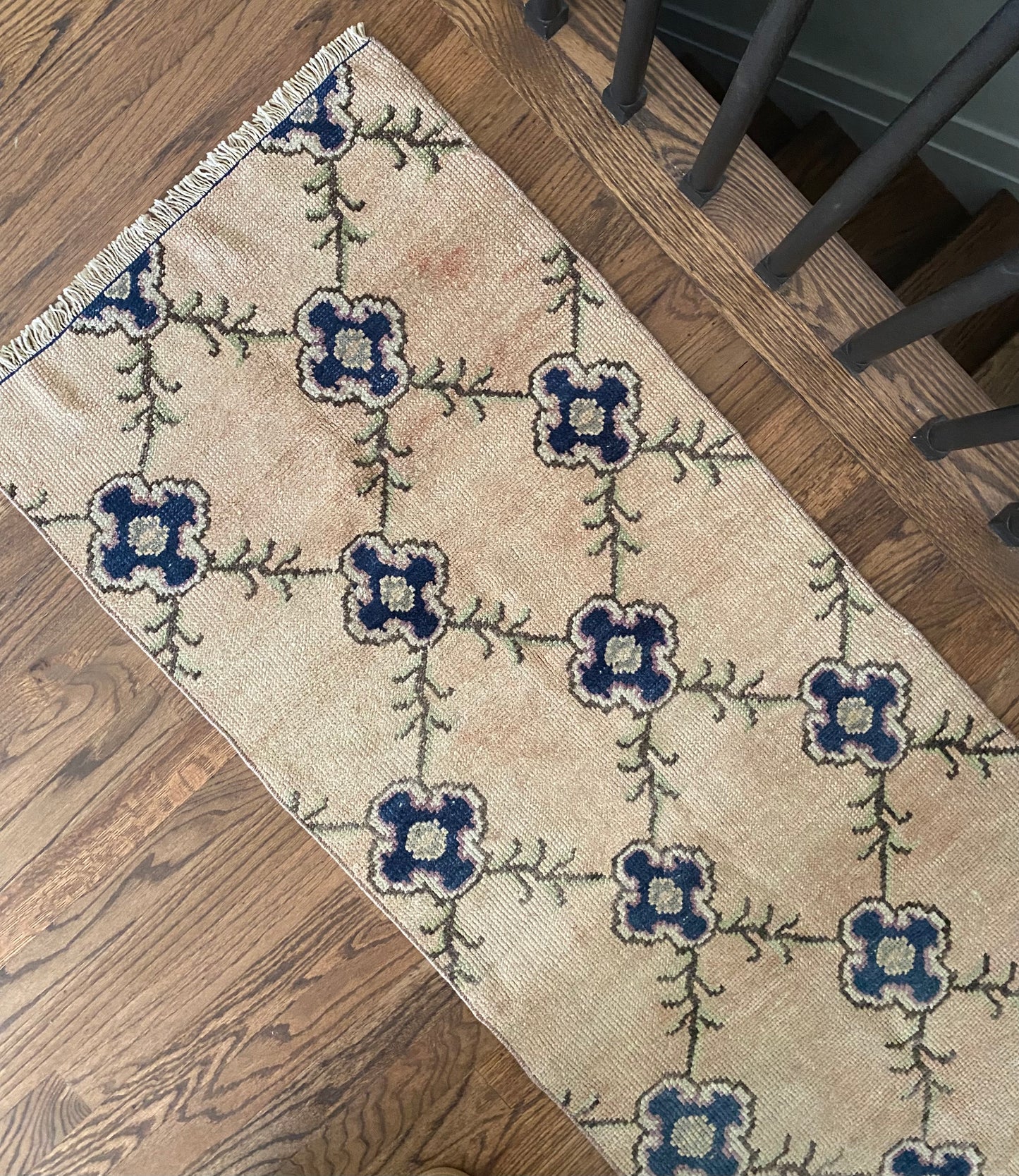 Vivian 2’ x 7’5.5