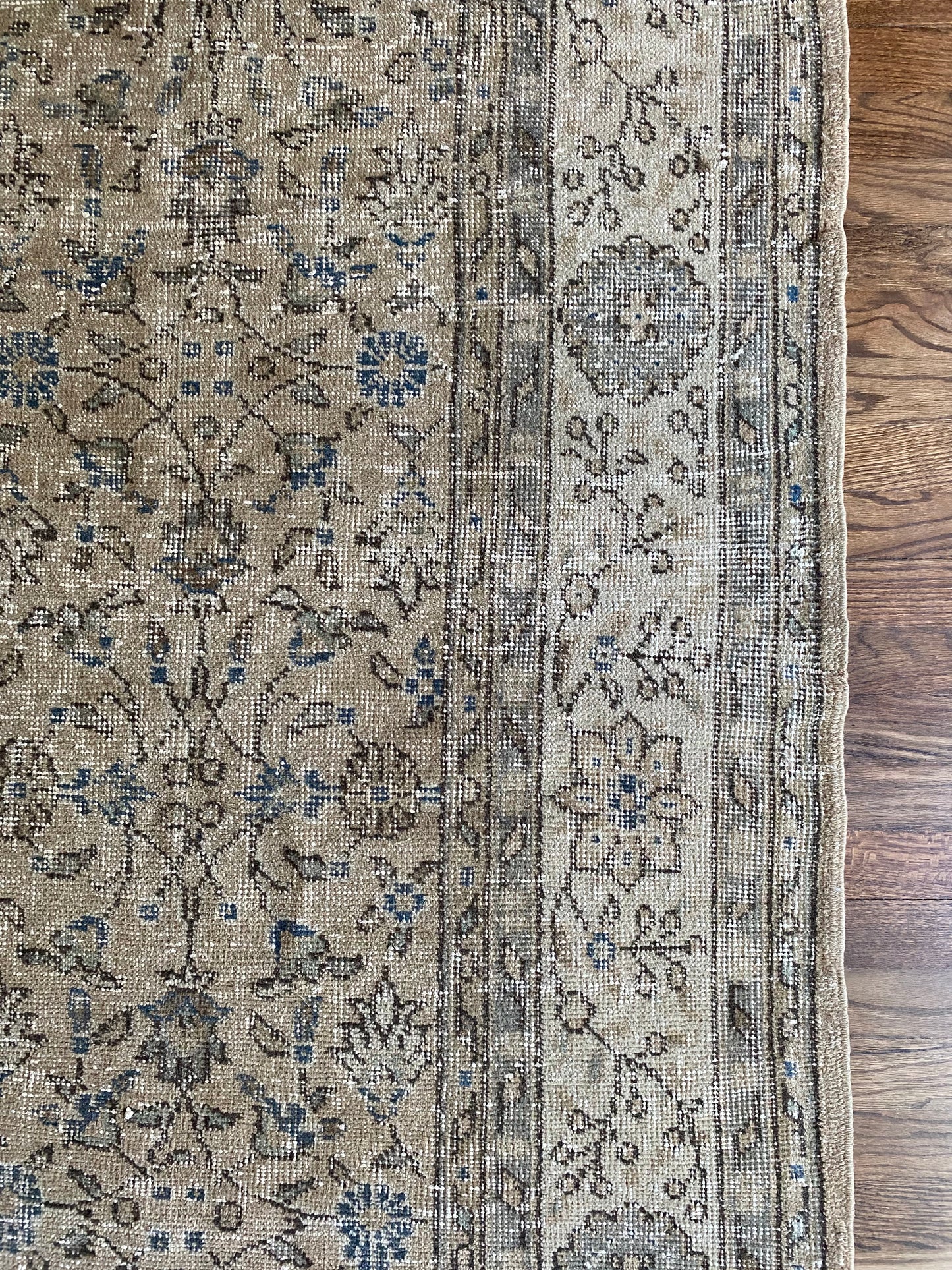 Vintage Turkish Wool Area Rug 7’7’x10’8" – Hand-Knotted Neutral & Blue Floral Rug | Cora