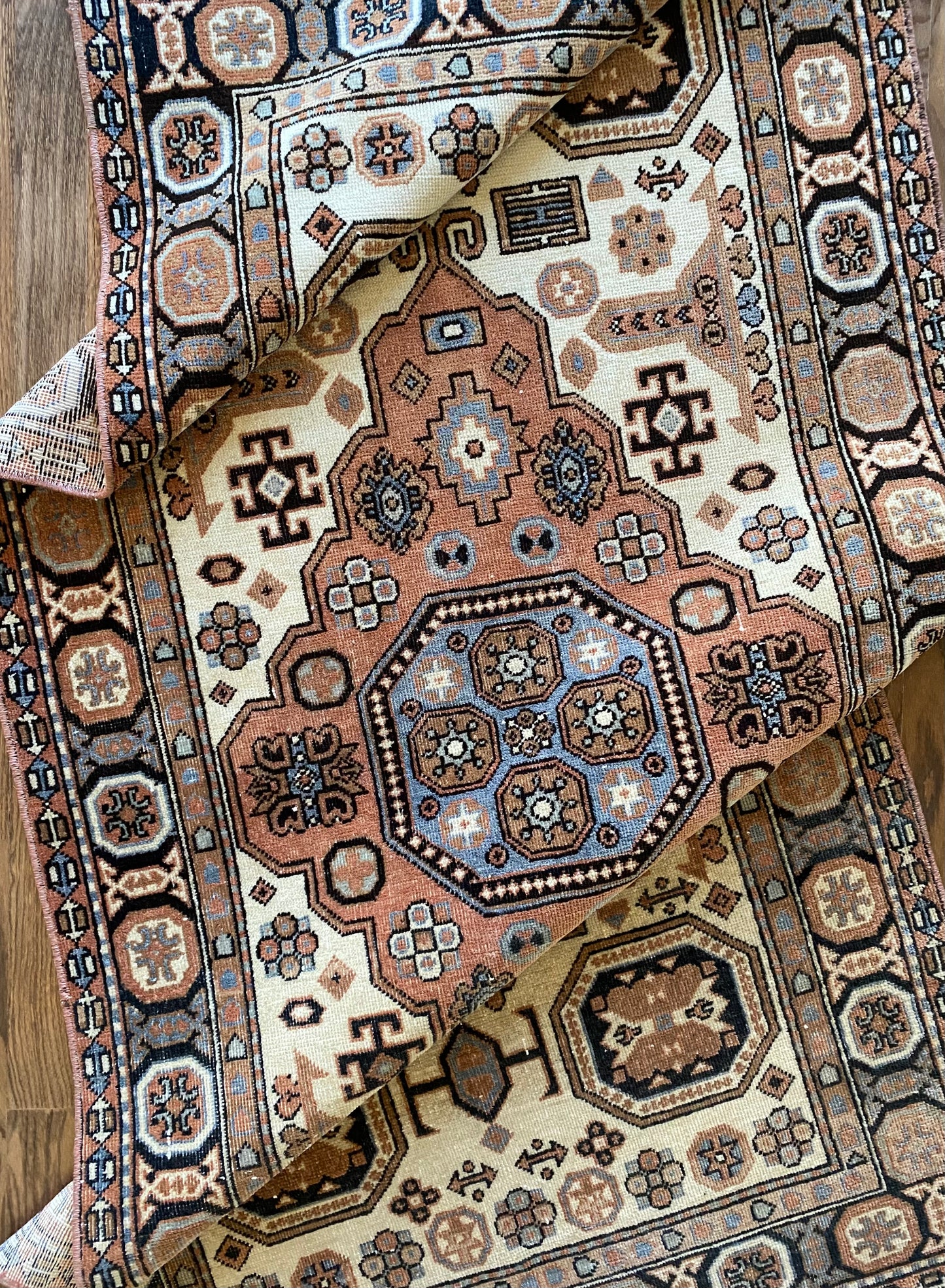 Beatrice 2’9.5 x 5’9