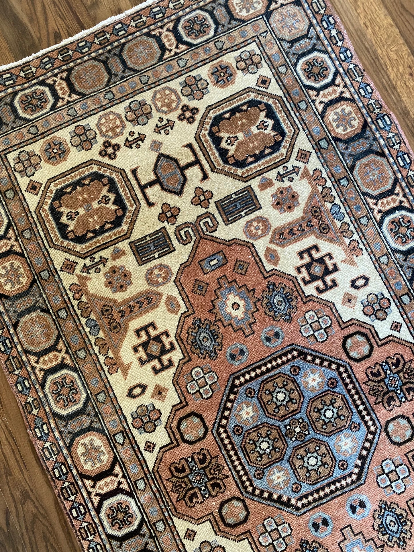 Beatrice 2’9.5 x 5’9