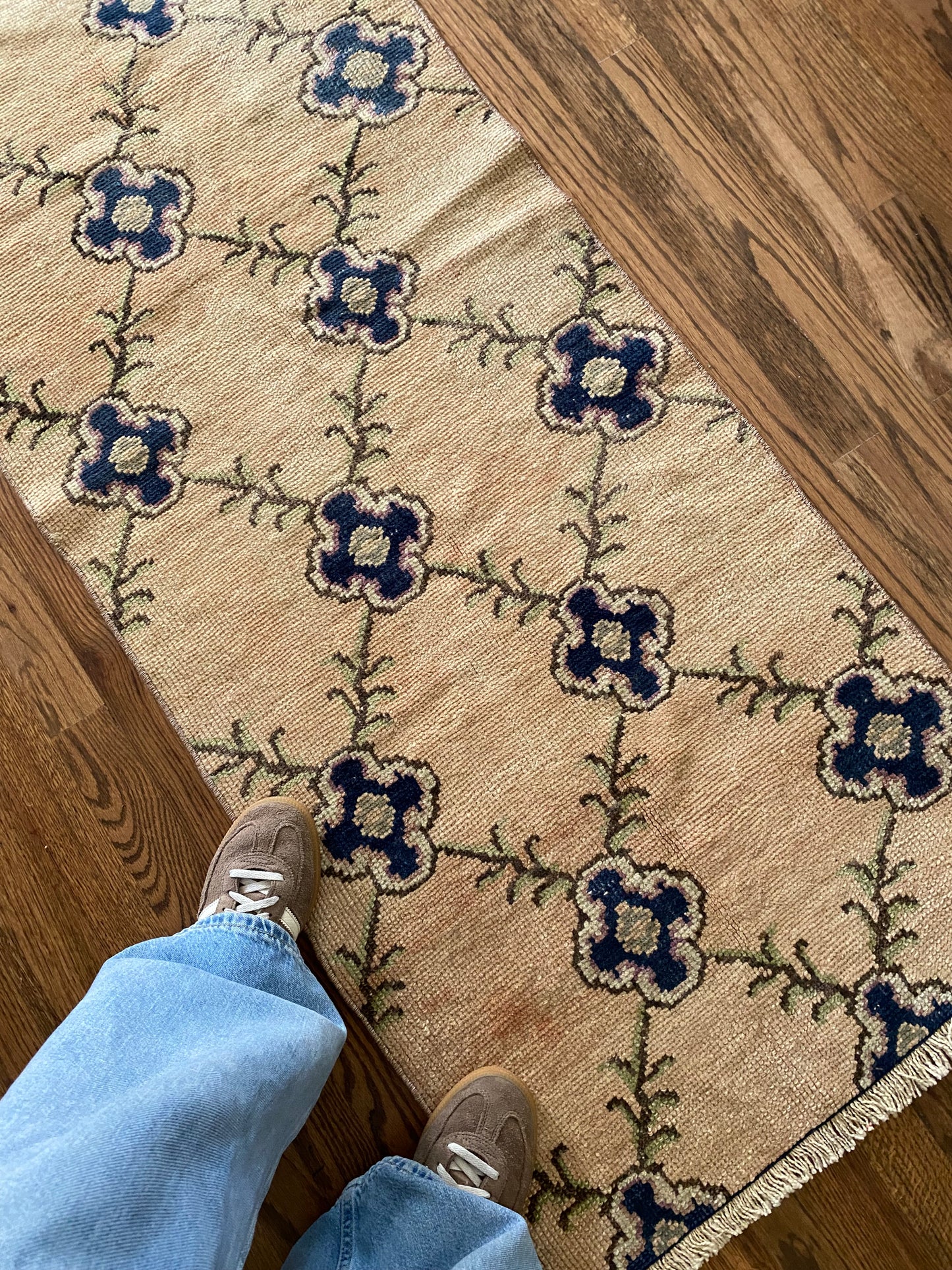 Vivian 2’ x 7’5.5