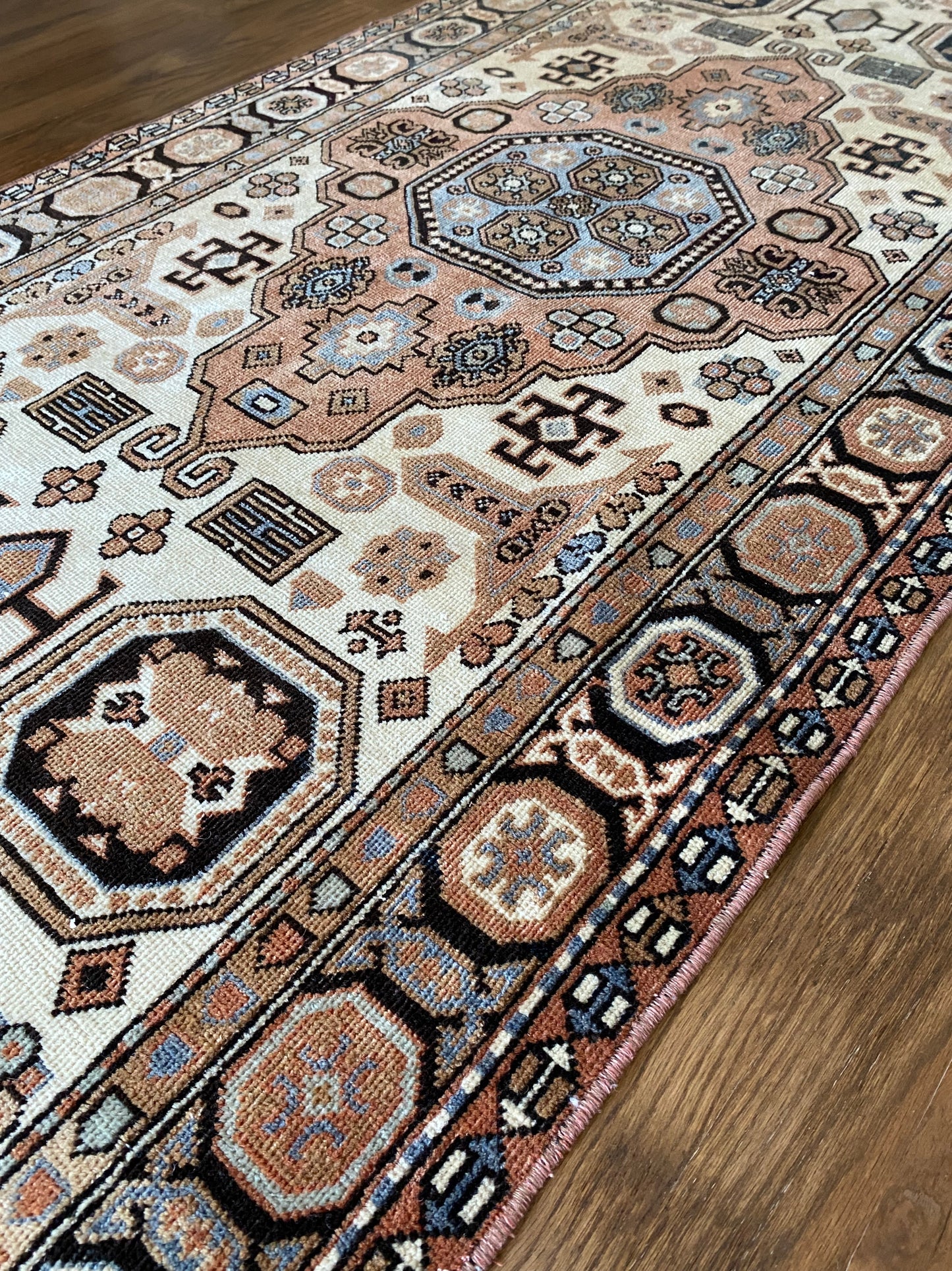 Beatrice 2’9.5 x 5’9