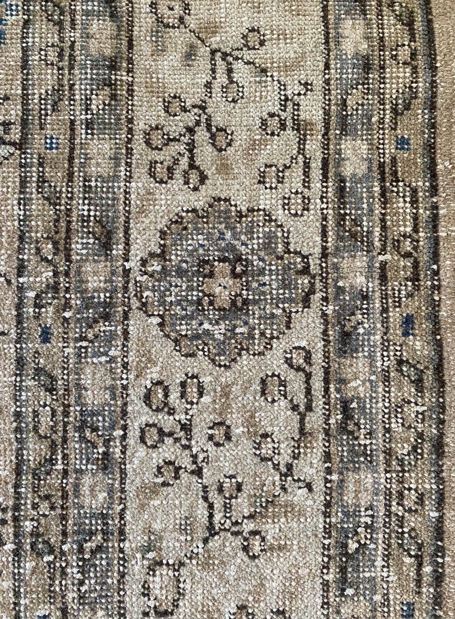 Vintage Turkish Wool Area Rug 7’7’x10’8" – Hand-Knotted Neutral & Blue Floral Rug | Cora