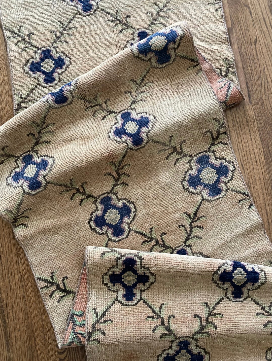 Vivian 2’ x 7’5.5