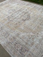 Load image into Gallery viewer, Mindy 9’3 x 13’3 (9 x 13)
