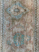 Load image into Gallery viewer, Dana 8’9 x 11’4 (9 x 11)
