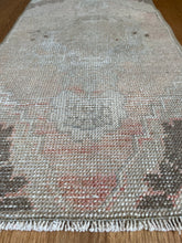 Load image into Gallery viewer, No. 748
