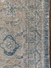 Load image into Gallery viewer, Wren 9’7.5 x 12’9 (10 x 13)
