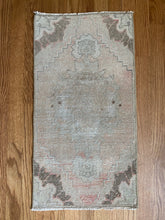 Load image into Gallery viewer, No. 748
